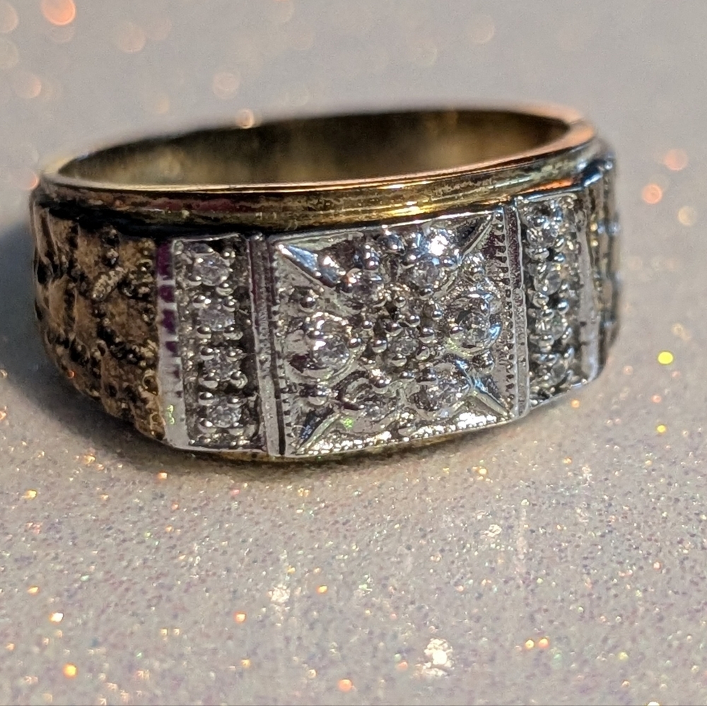 Sparkling Gold Ring Size 11